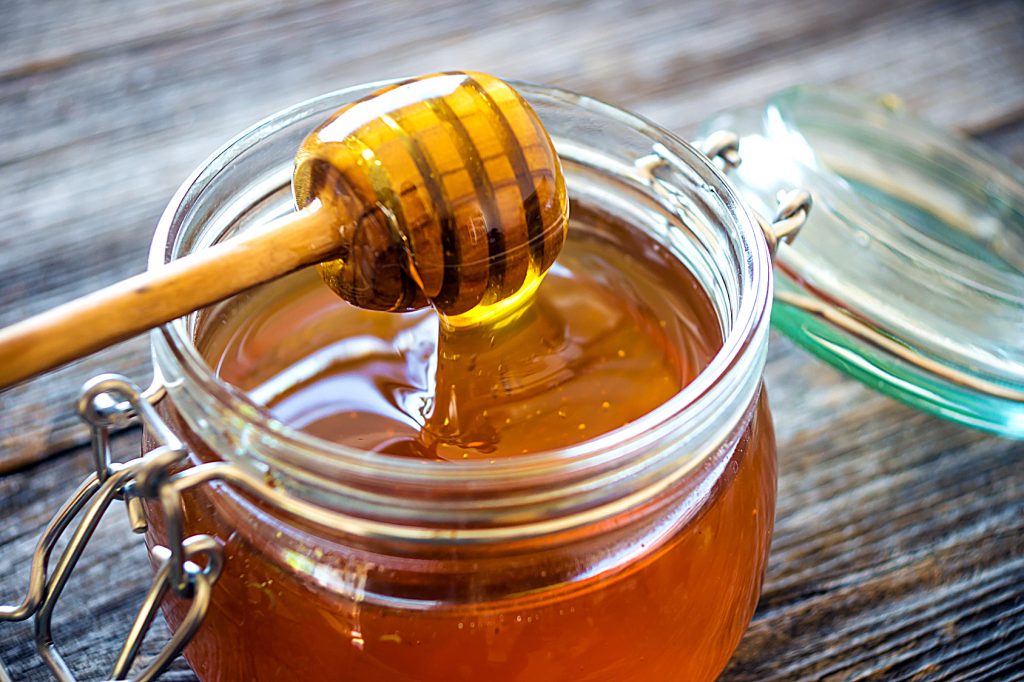 honey drip in jar
